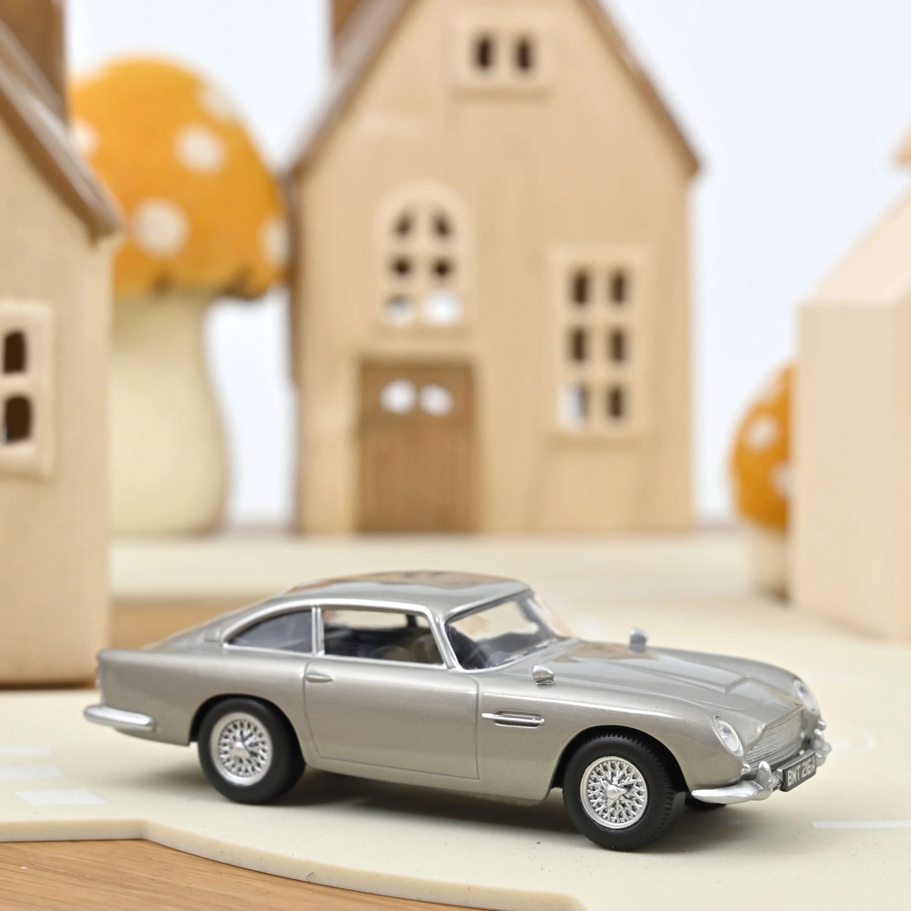 Aston Martin DB5 1963 Gris Bouleau Argenté - Norev
