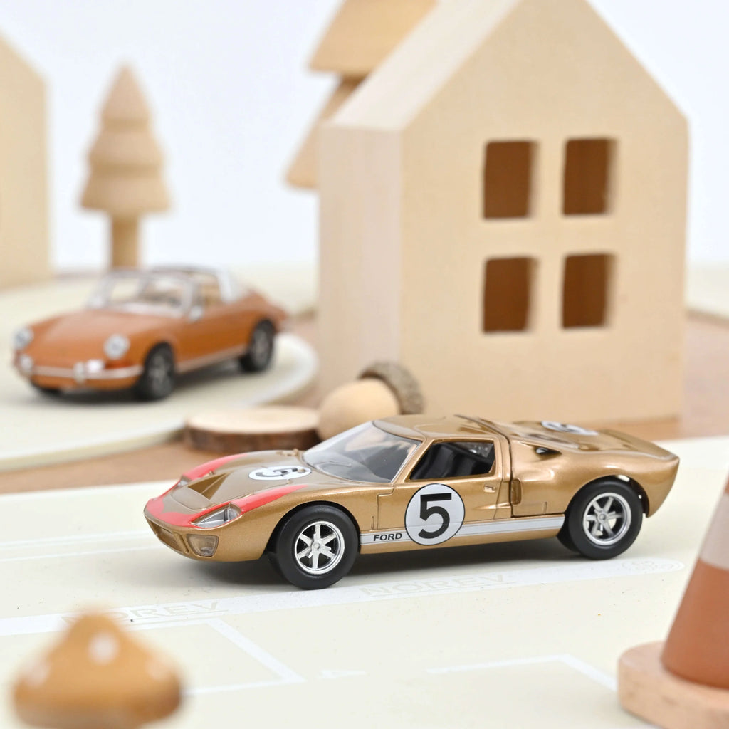 Ford GT40 1966 n°5 - Norev