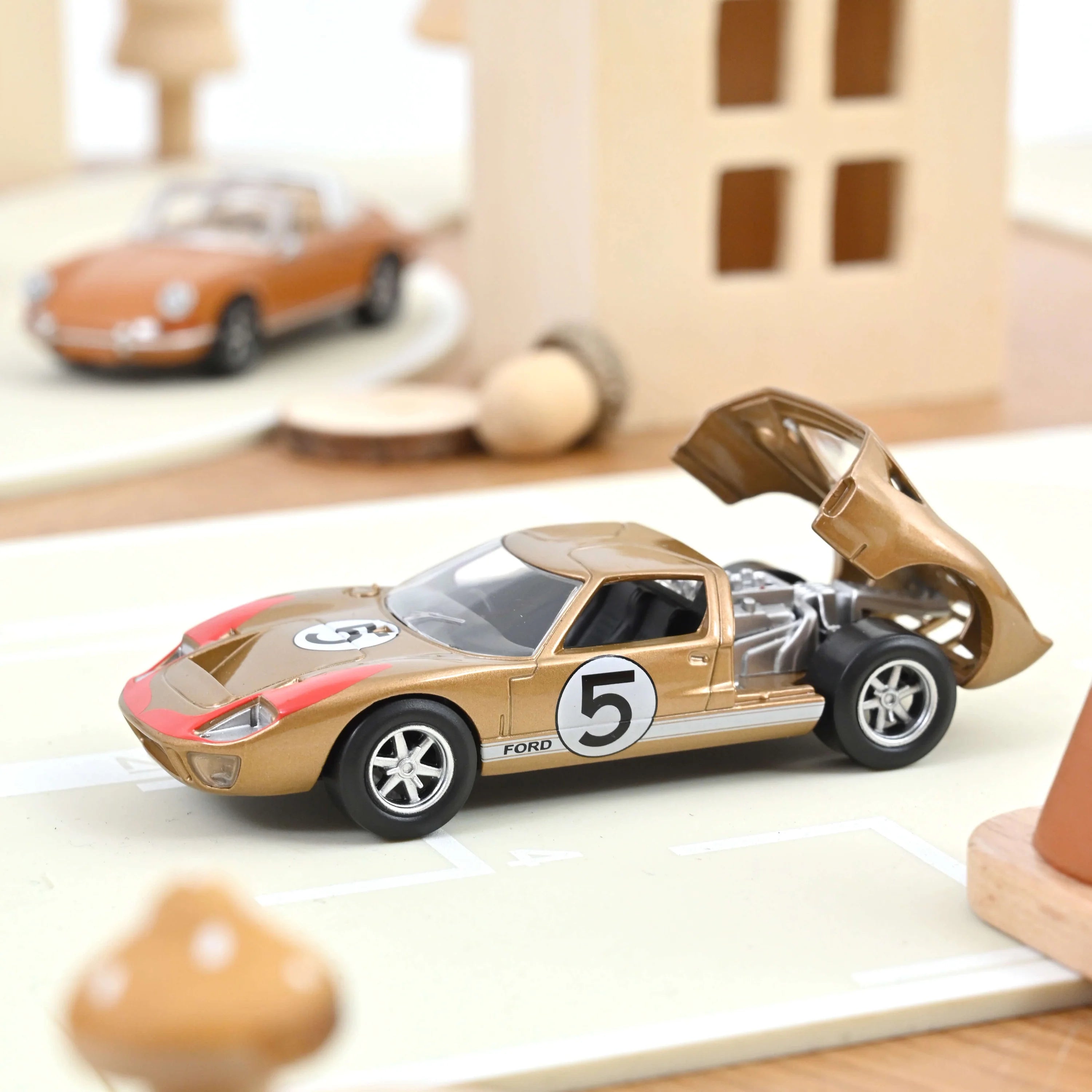 Ford GT40 1966 n°5 - Norev